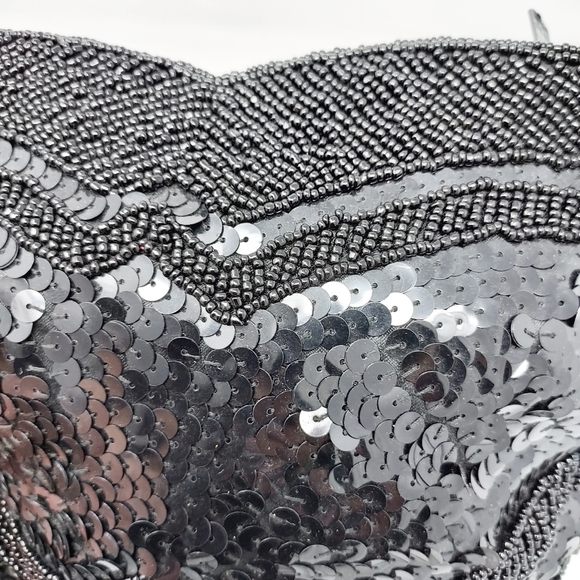 ⭐️5/$20 Black Beaded & Sequins Special Occasion Bag - Picture 3 of 6